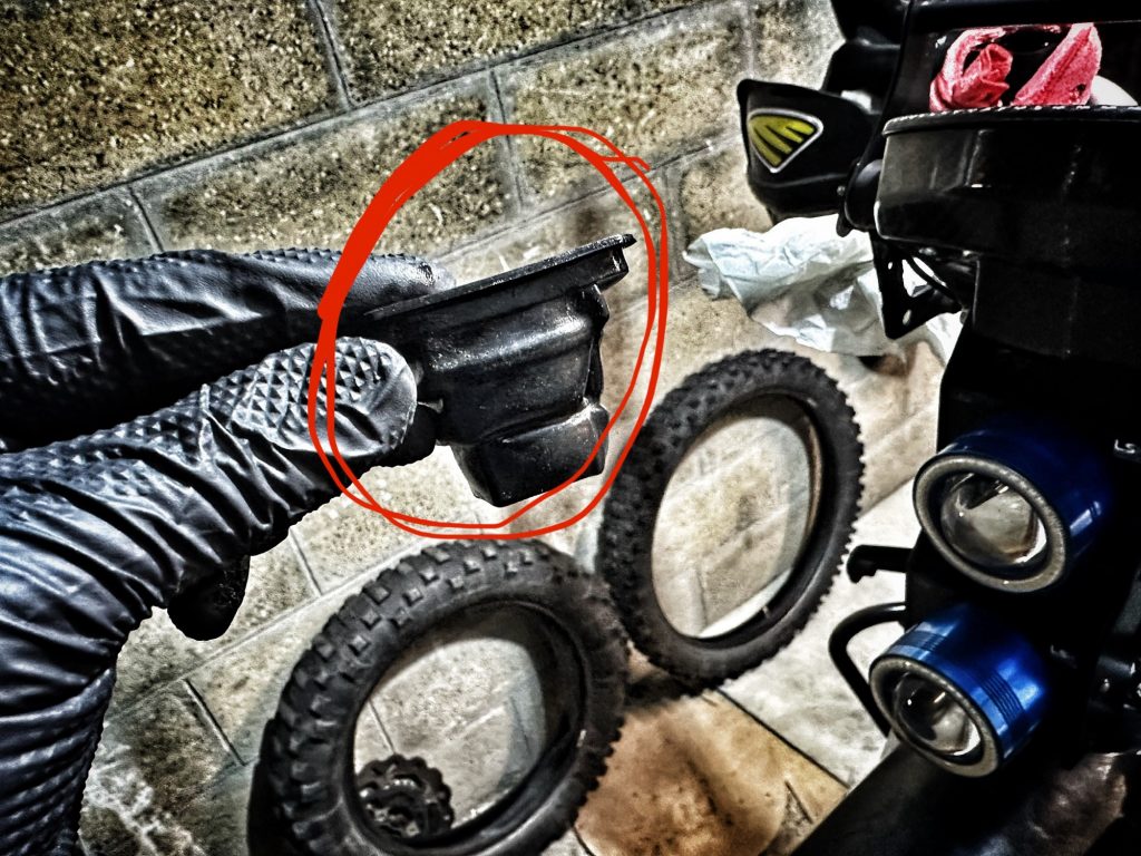 Ca, c'est la membrane quand elle est "dépliée". Quand tu l'installes, il faut qu'elle soit "à plat".